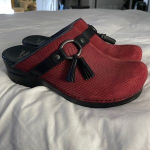 Ladies Size 41 EU/Size 9.5 US Dansko Shoes